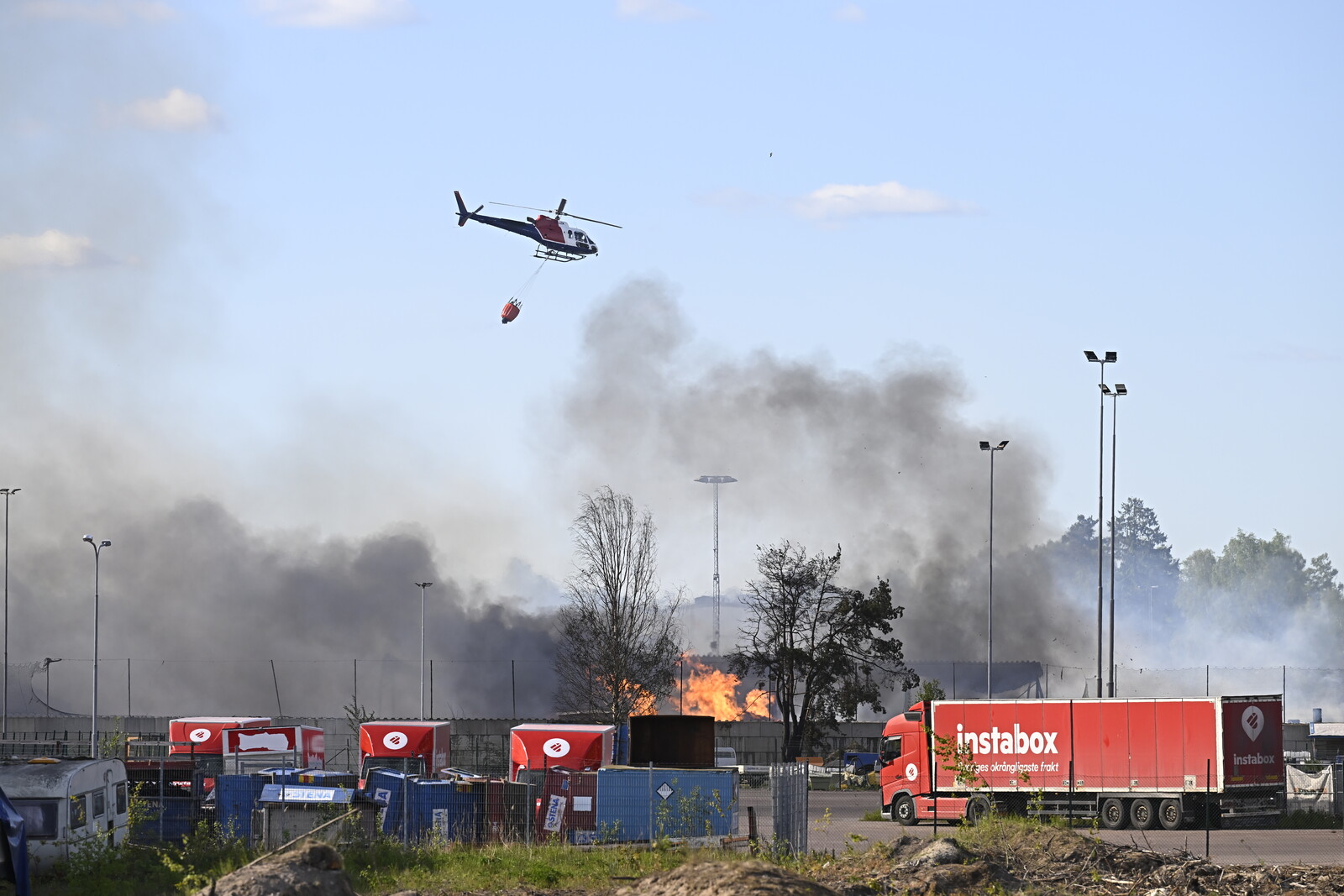 Karlstad Recycling Plant Fire Uncontrolled as Smoke Spreads