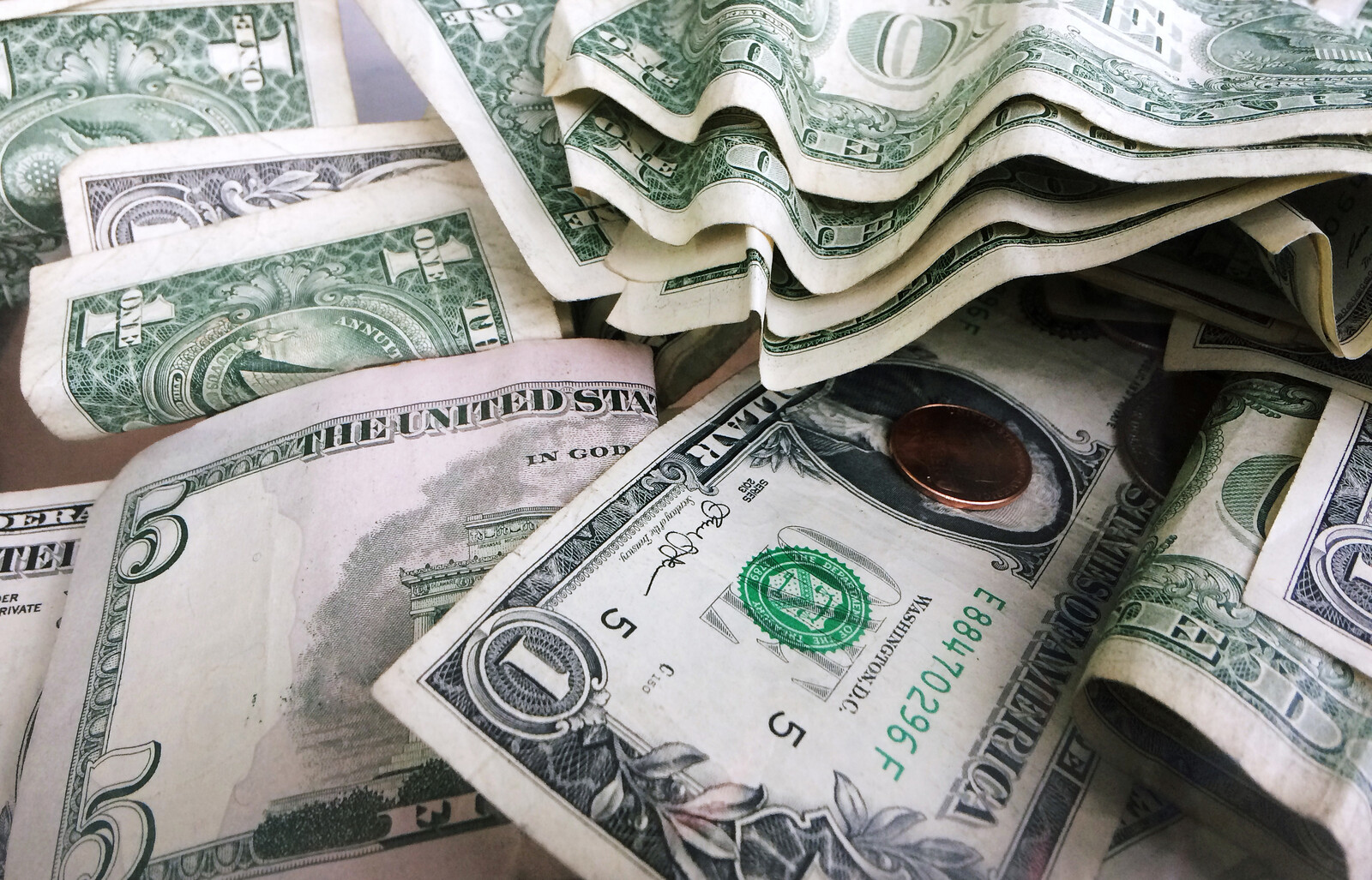 US Core Inflation Falls to 2.5% in April