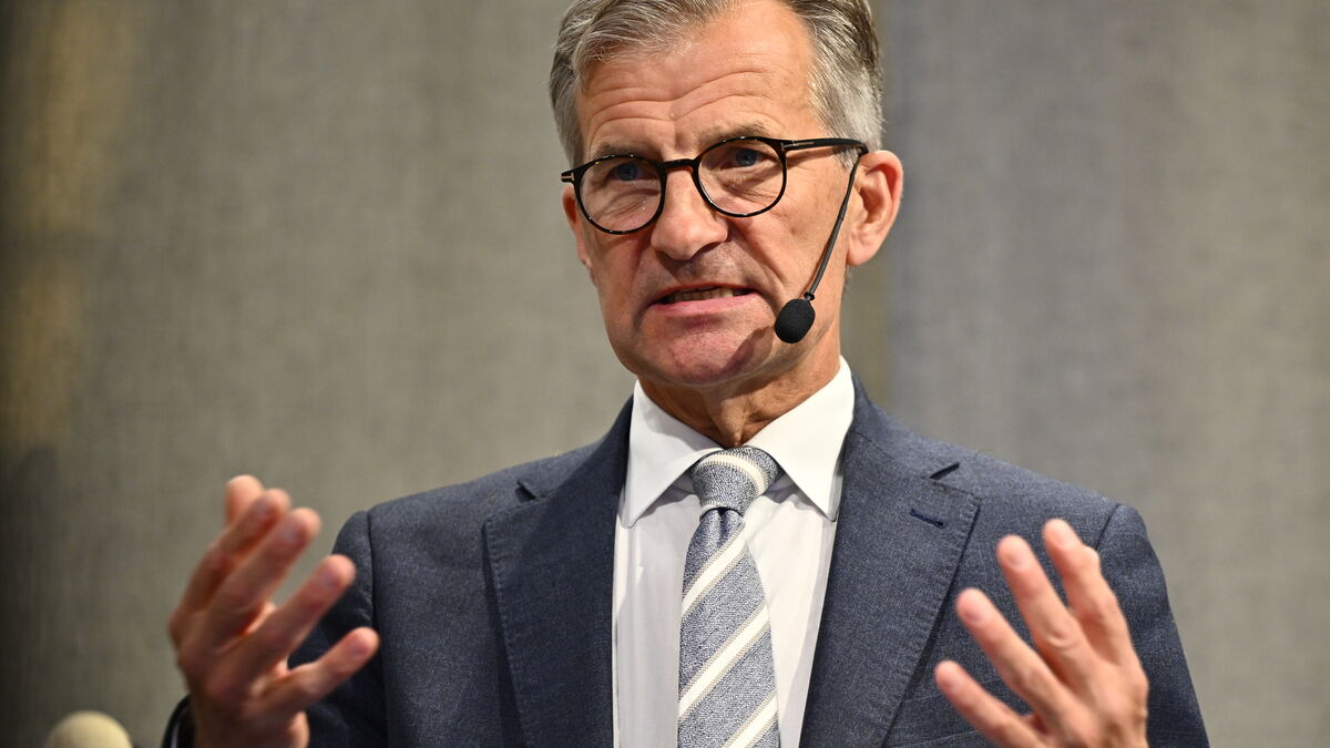Strong growth raises risk of Swedish central bank rate hike this year