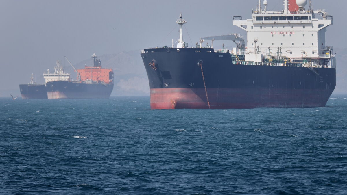 Oil prices pressured as Gulf oil traffic through Strait of Hormuz rises