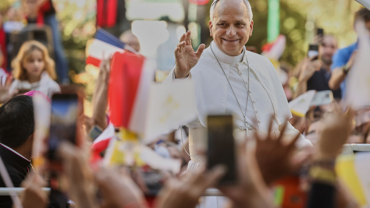 Pope Leo XIV cheered in
