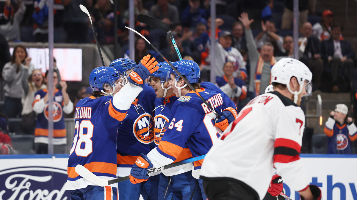 Victor Eklund scores first NHL goal as Islanders rout Devils 6-0 in ...