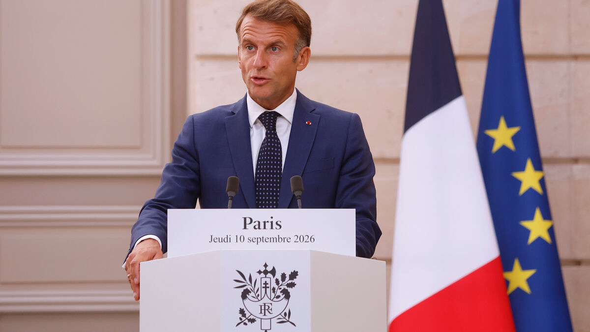 Macron warns of Russian hybrid