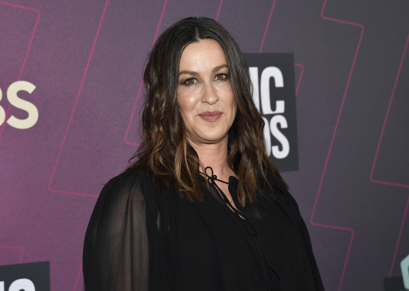 Alanis Morissette to Sweden this summer