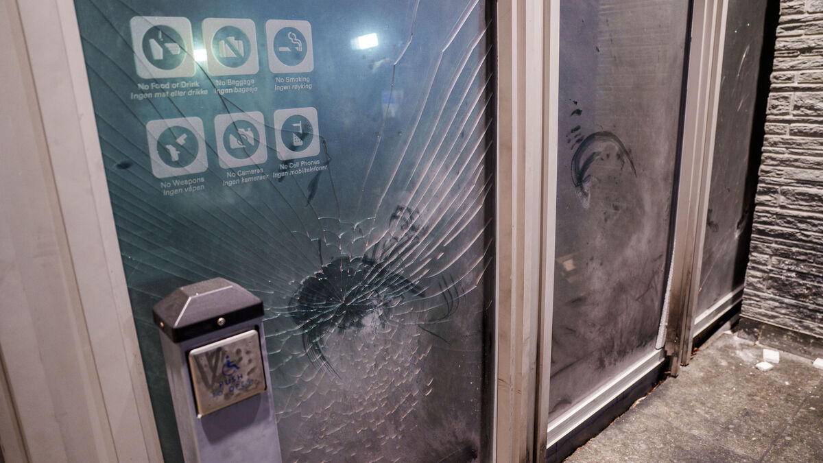 Four arrested for bomb attack