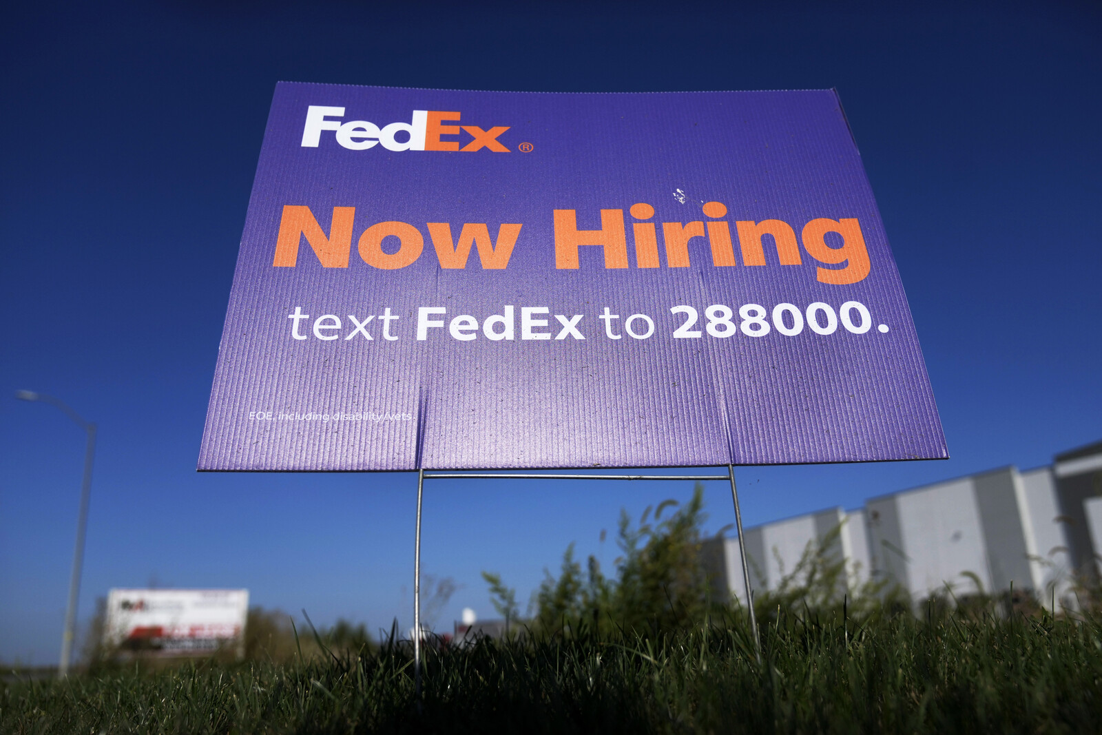 US Job Growth Exceeds Expectations with 147,000 New Jobs in June