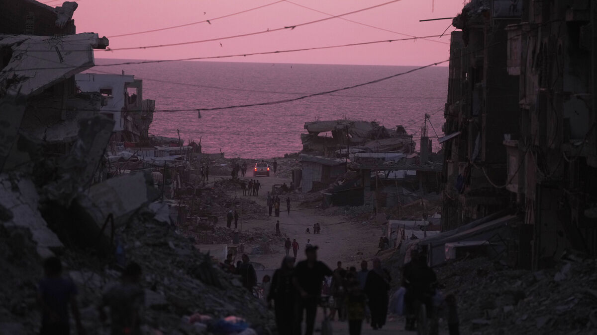Eight killed in dawn Israeli