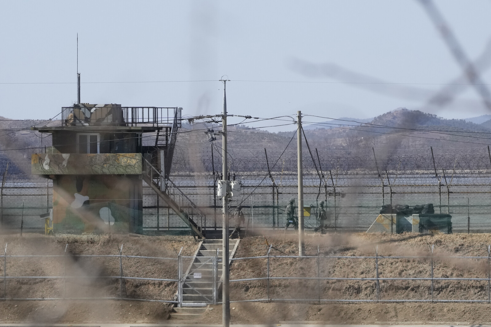 North Korean Soldiers Briefly Cross
