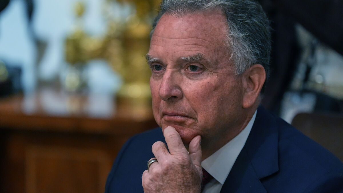 Sources: US sends envoys to