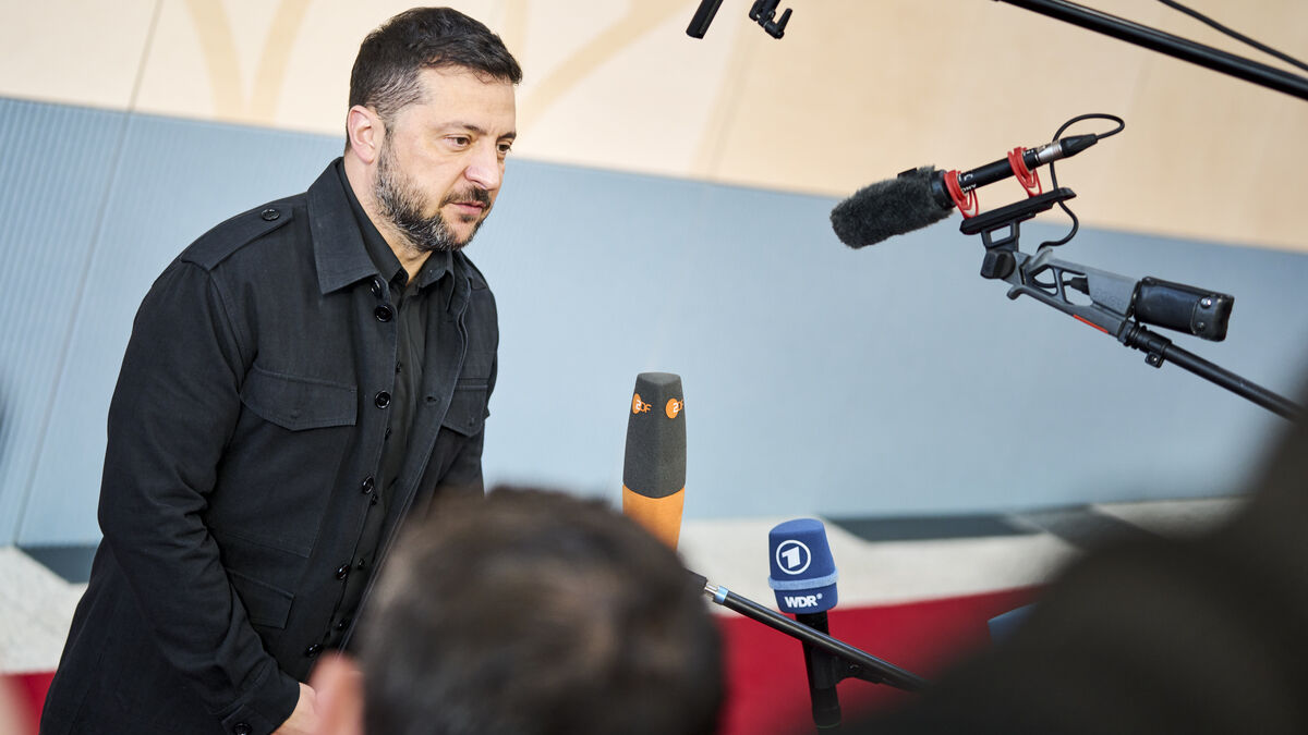 Zelenskyj Urges EU to Advance