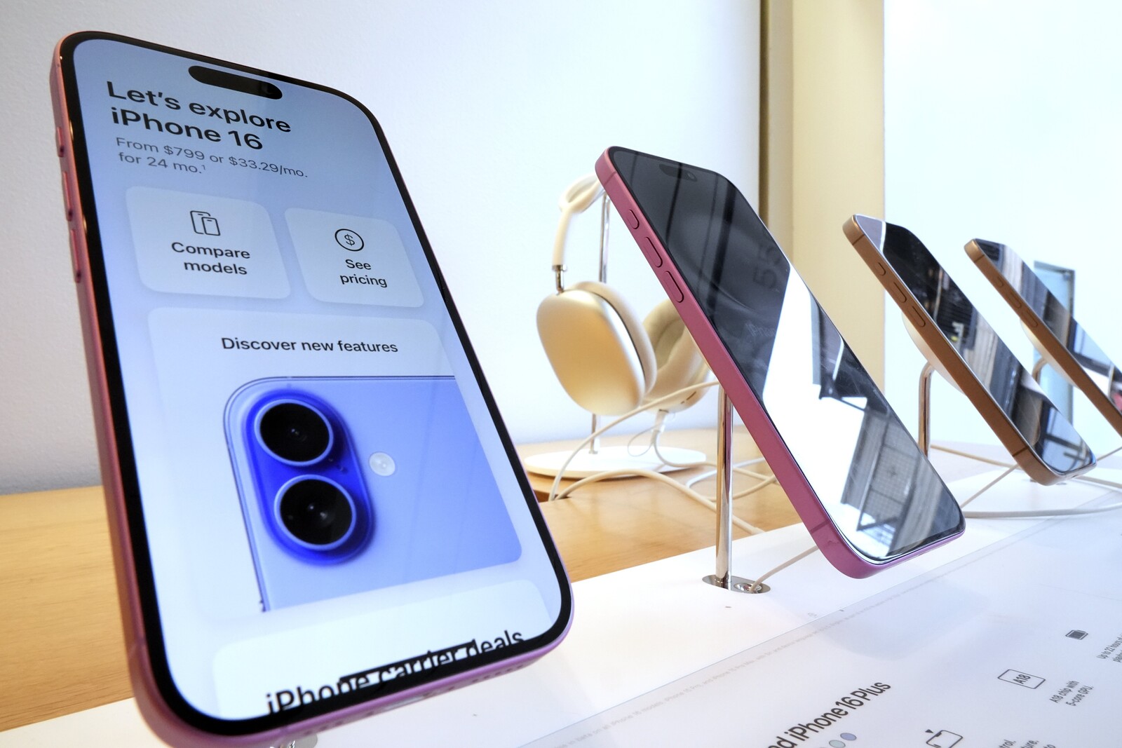 Smartphone Exports to US Plummet Amid Trump's Tariffs