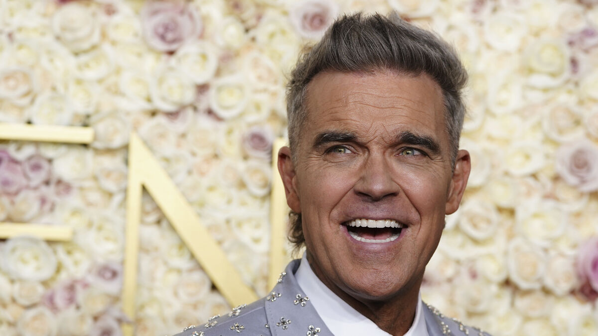 Robbie Williams breaks Beatles' old