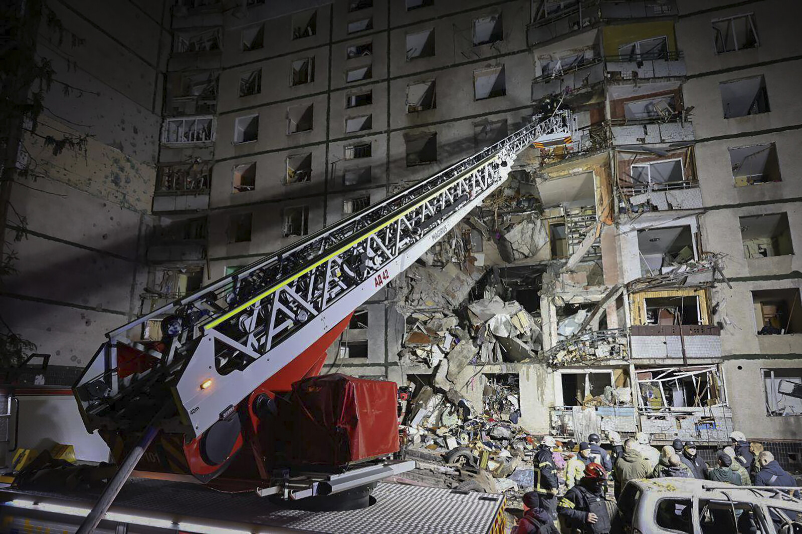 High-rise building bombed in Kharkiv – two boys killed