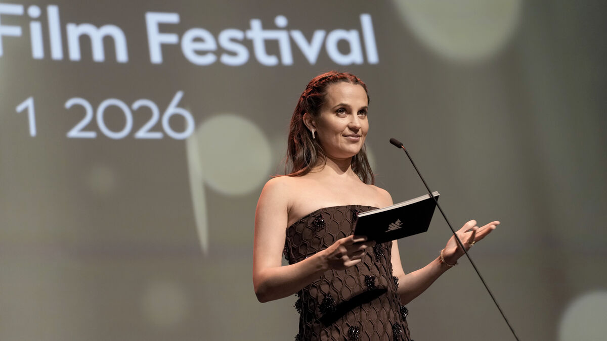 After the ministerial snub, Alicia Vikander inaugurated as opening speaker