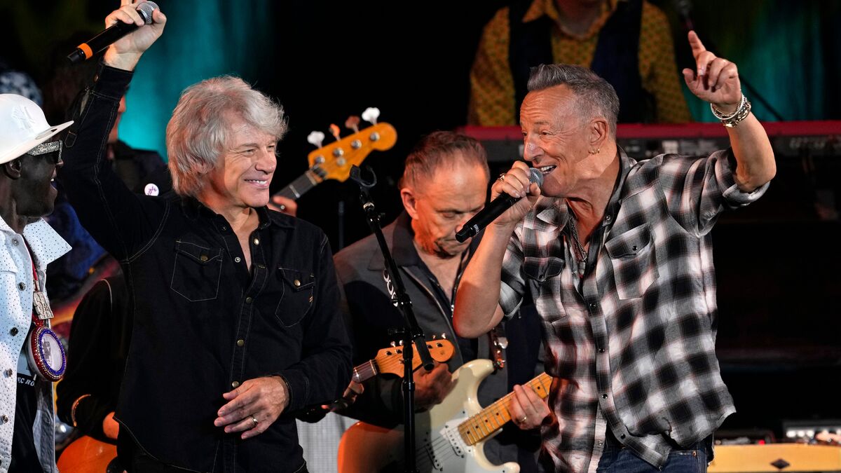Bruce Springsteen opens new Center for American Music in New Jersey