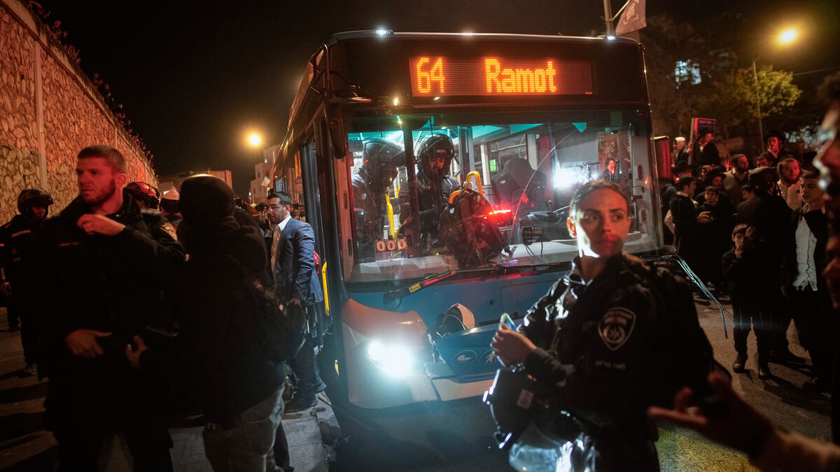 Bus crashes into ultra-Orthodox demonstration
