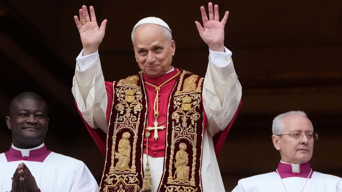 Pope urges prayers for war