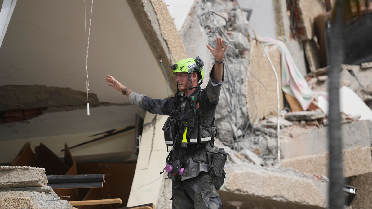Venezuela earthquake death toll rises above 1,700 as rescue efforts continue