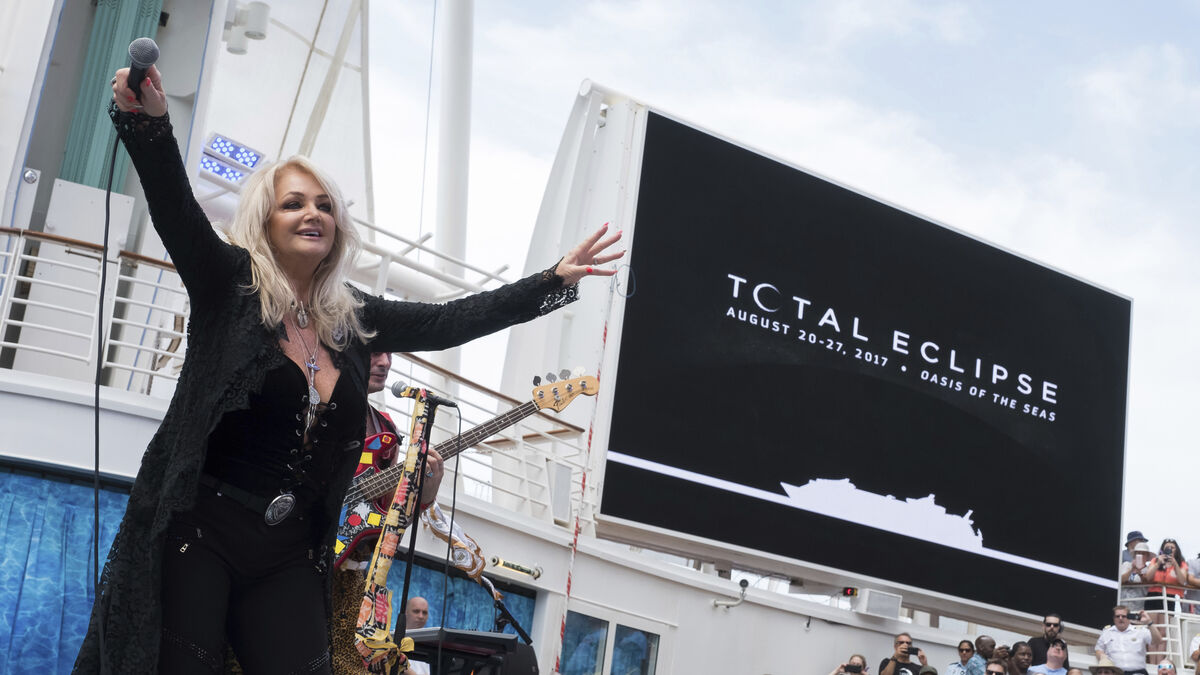 Bonnie Tyler funeral in Swansea to be broadcast live online