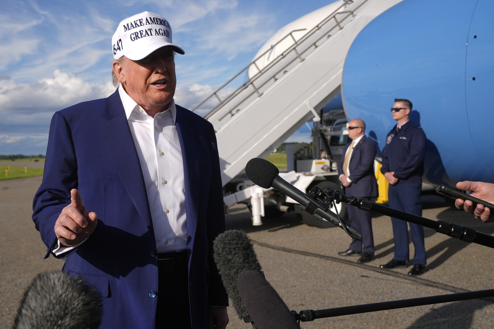 Trump Extends EU Tariff Pause Until July 9