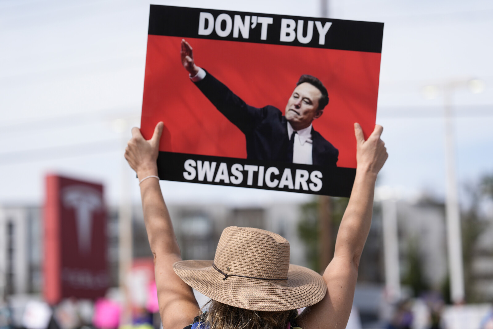 Tesla's downturn - double blow for Swedish savers