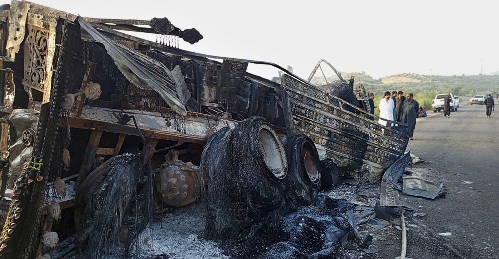 Rebels in Pakistan killed 18