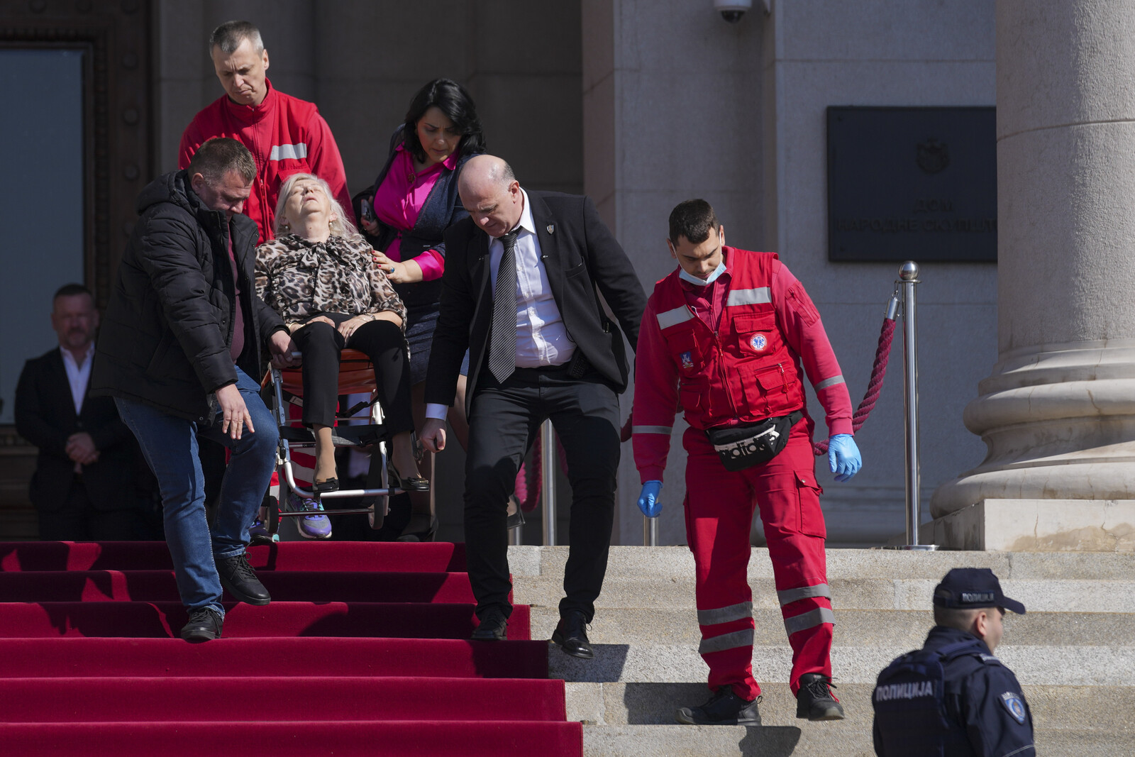 Chaos in Serbia's Parliament: Gas
