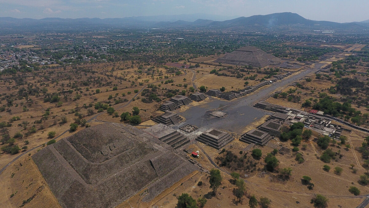 Shooting at Teotihuacán pyramids in