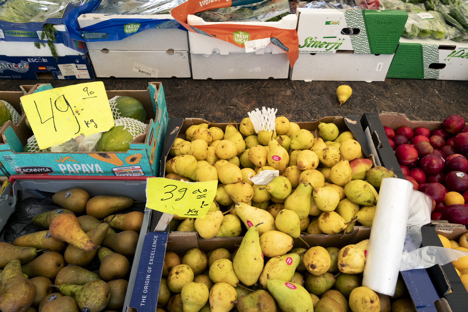 Food Prices Drop for First Time This Year in Sweden