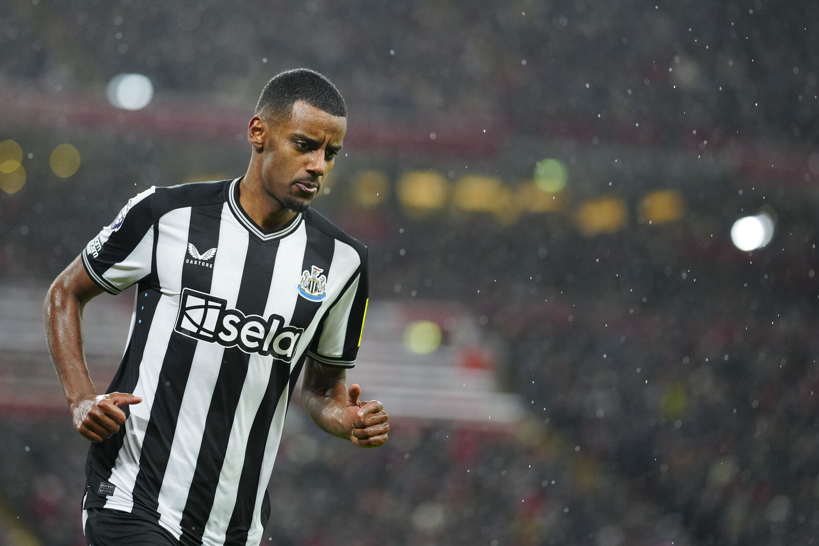Alexander Isak Eyes Newcastle Exit Amid Liverpool Links