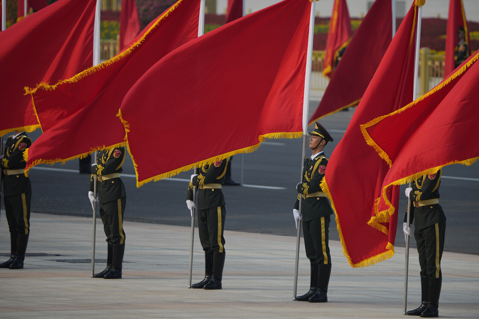 Putin backs halved defense budget – not Xi