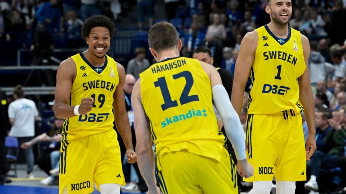 Pelle Larsson leads Sweden past