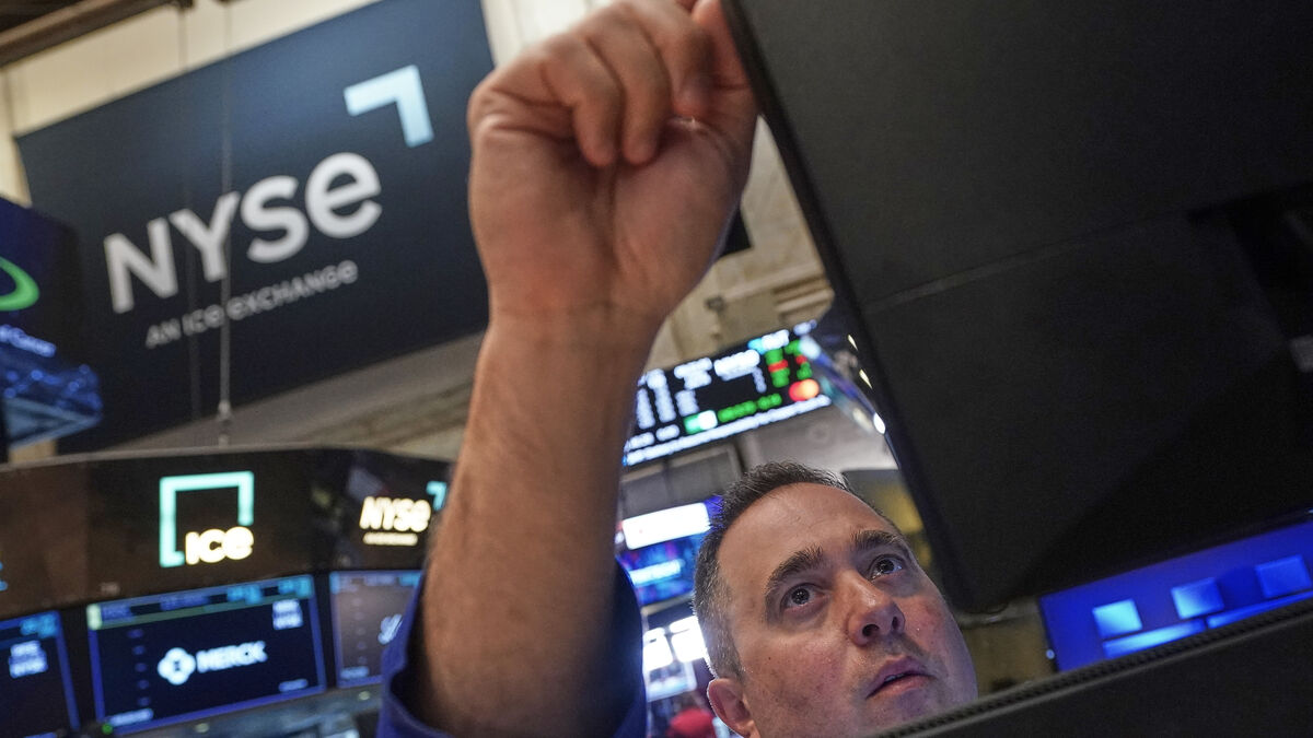 Wall Street rebounds as chip stocks lead gains
