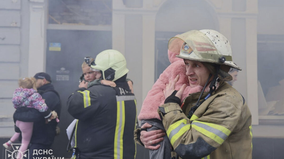 Zelensky Reports Six Killed in Overnight Russian Attacks on Ukraine