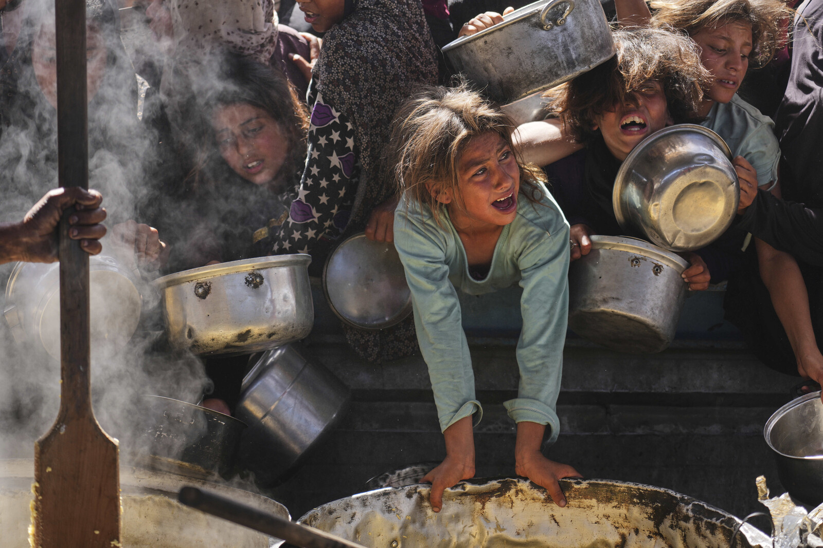 Emergency Aid Trucks Enter Gaza
