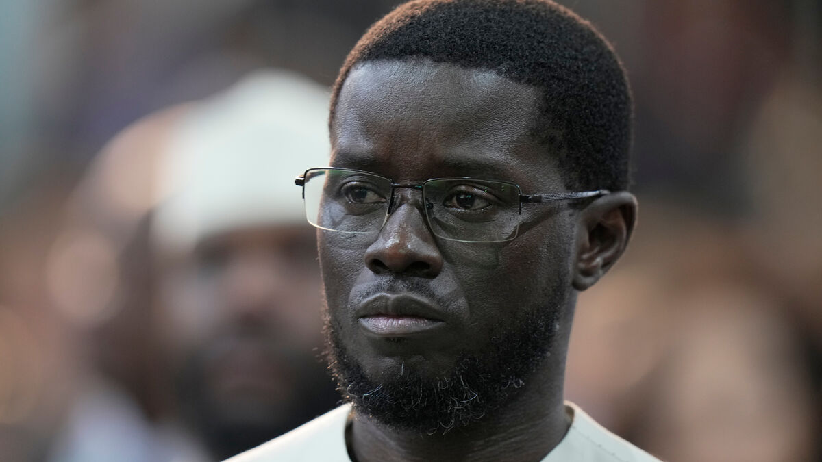 Senegal's president dismisses prime minister and dissolves government