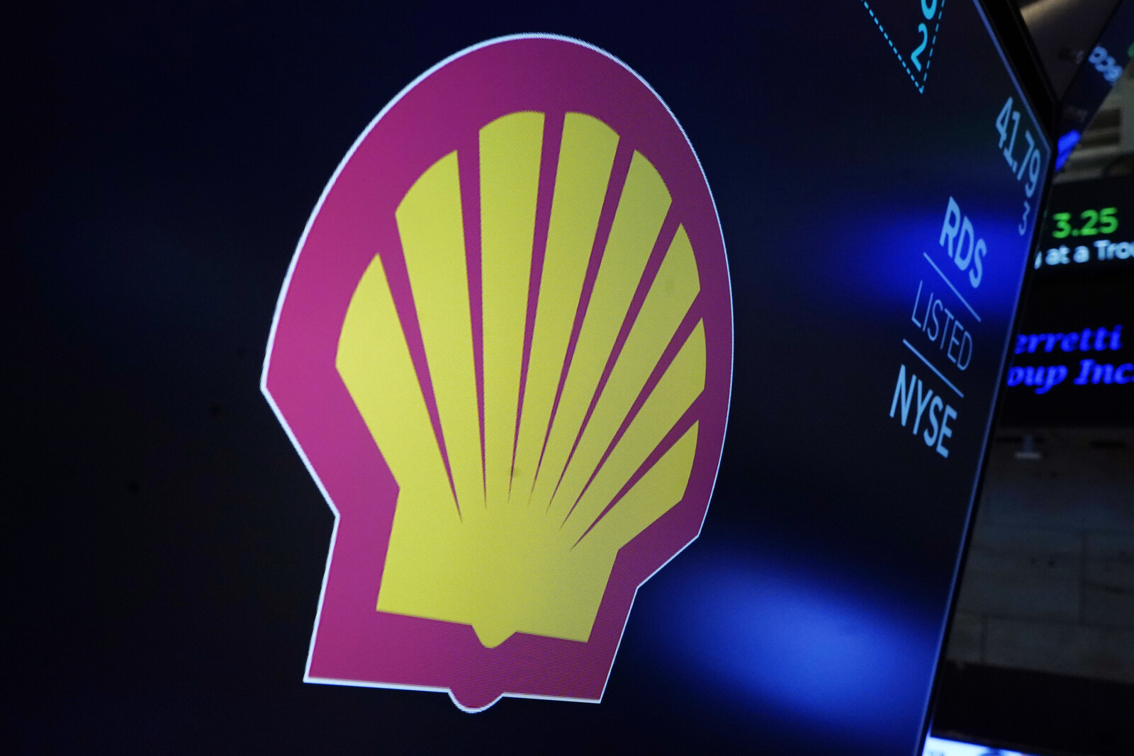 Shell Considers Potential Acquisition of Rival BP
