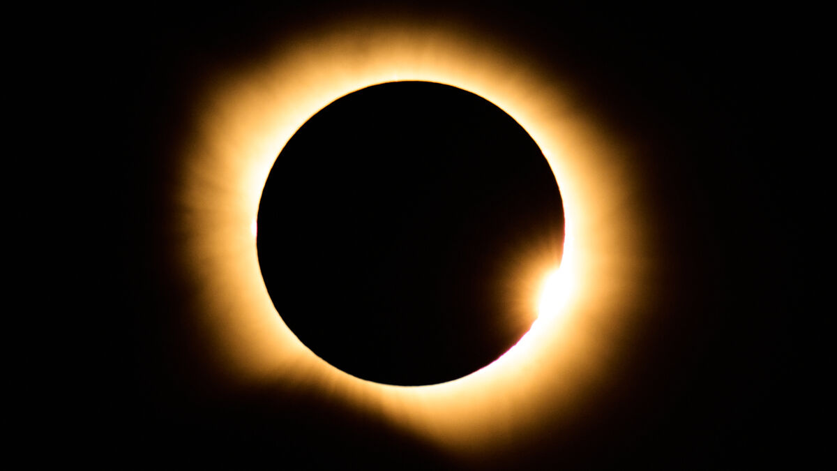 Northern Spain plunges into darkness during total solar eclipse