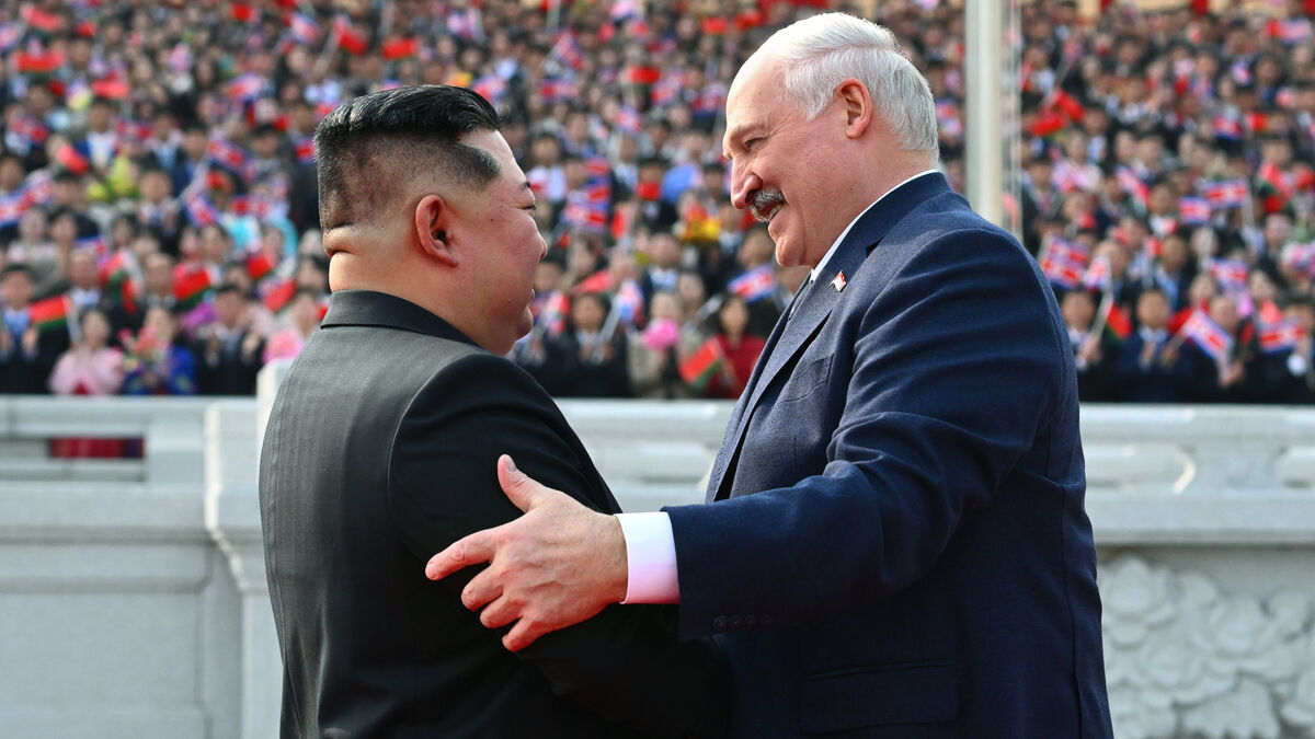 Kim Jong Un opens his