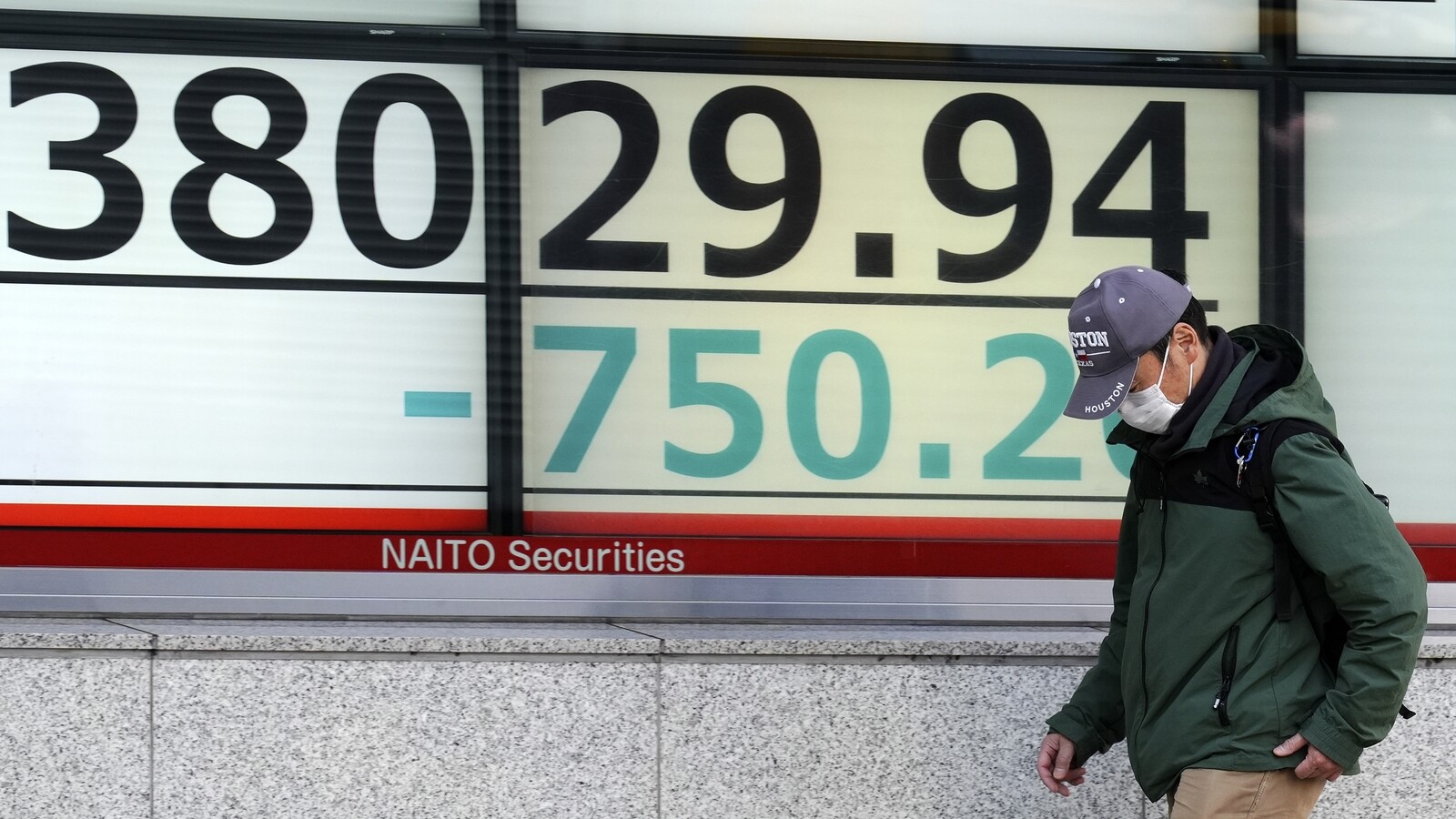 Asian Markets Tumble as Investors