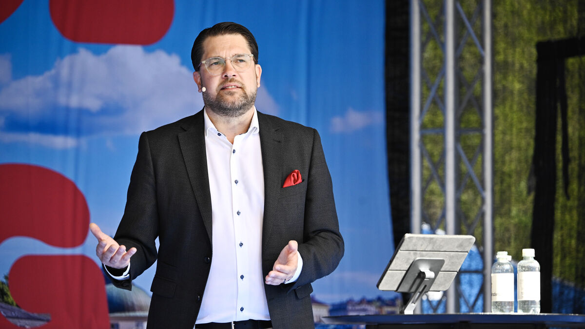 Åkesson dismisses debate with Andersson, says she is like a wall