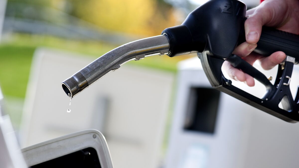 Gas stations raise prices of diesel and petrol as oil prices rise and government announces tax cuts