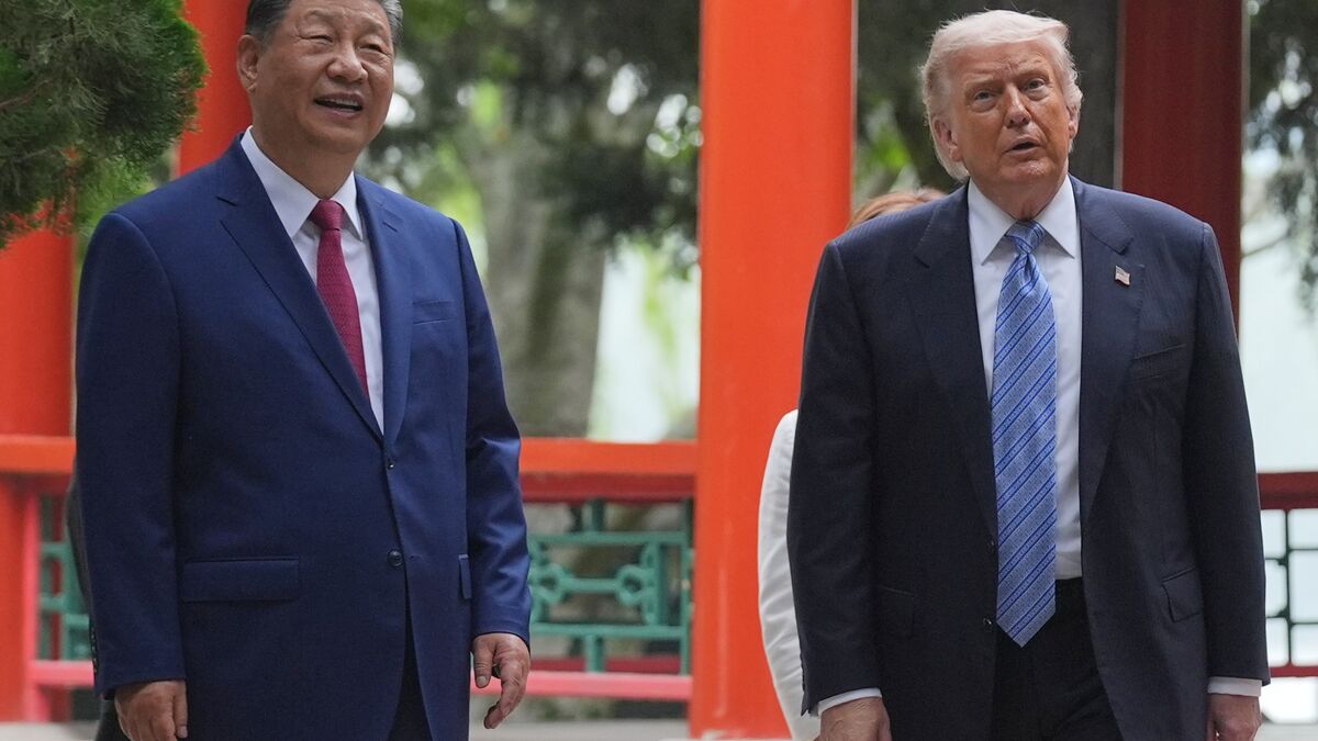 US pauses Taiwan arms sales