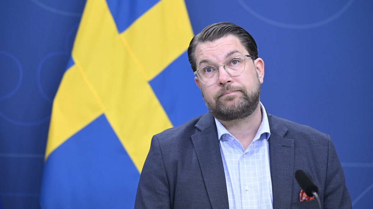 Painted mustache on Åkesson in Färgelanda - two civil servants forced to leave their jobs