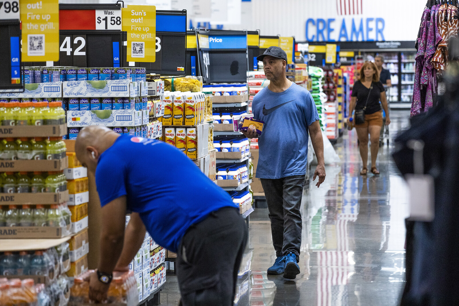 Walmart plunges after new forecast