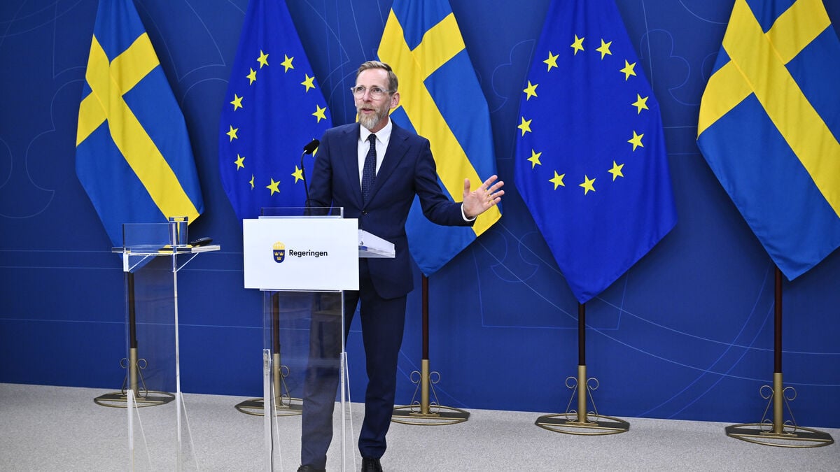 Sweden proposes tougher pandemic rules, including health checks for travelers and event limits