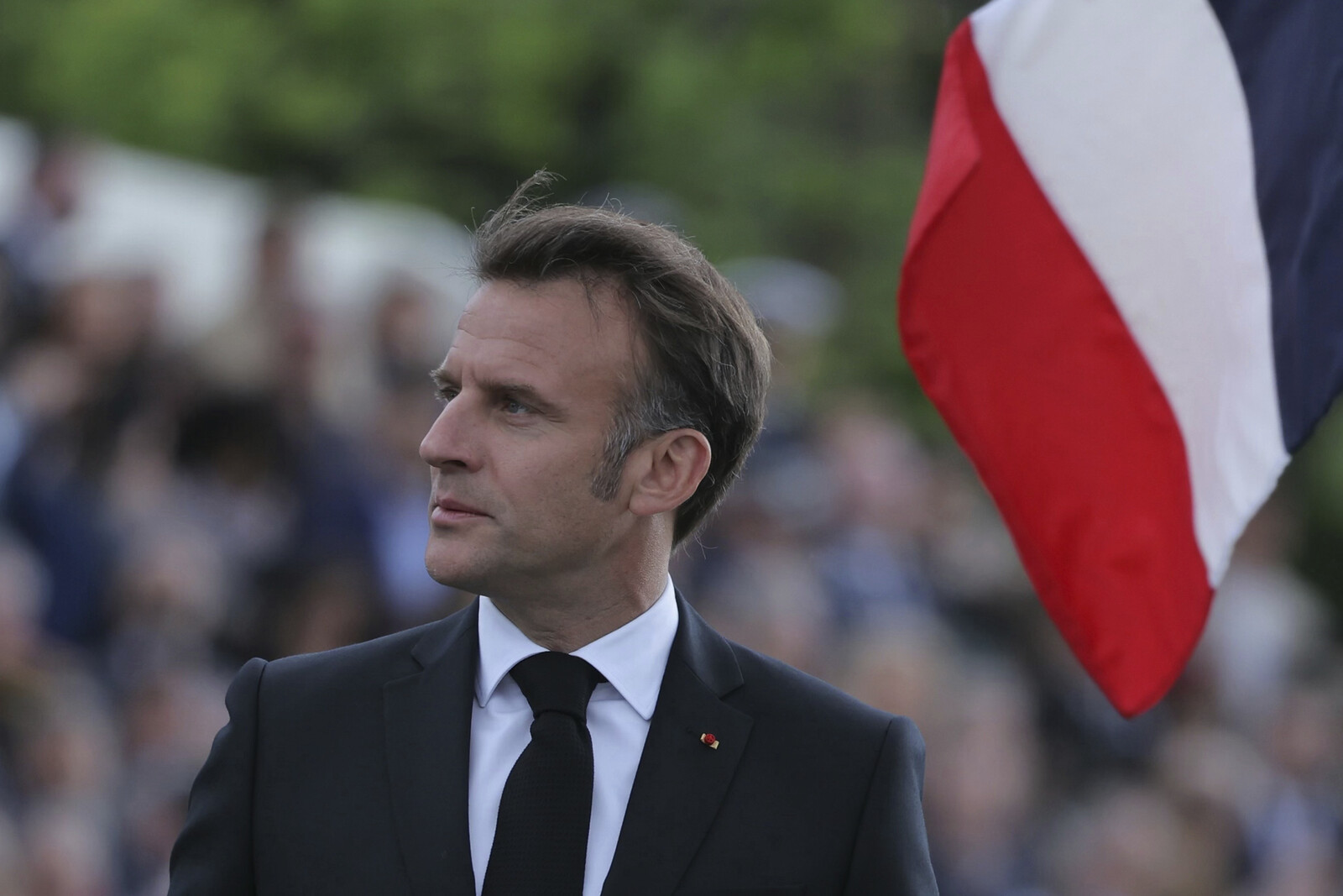 Macron Considers Deploying French Nuclear