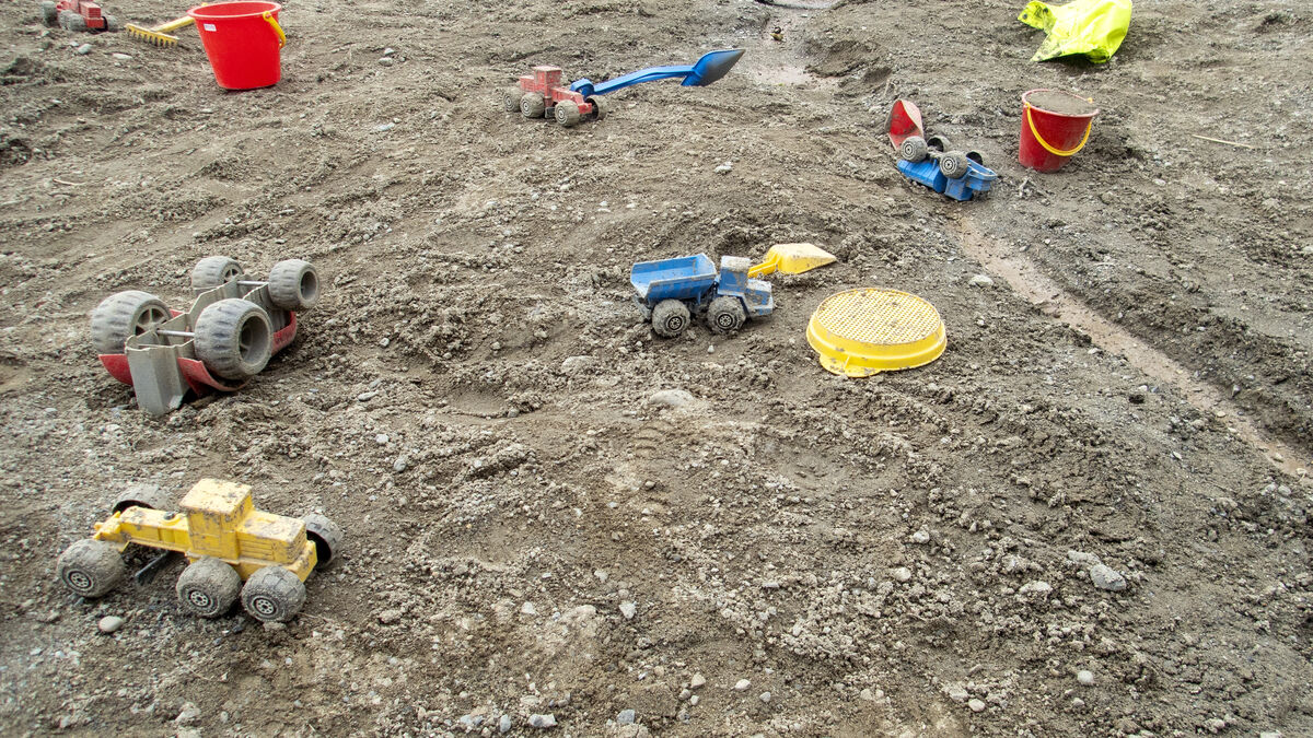 Schools close – asbestos found