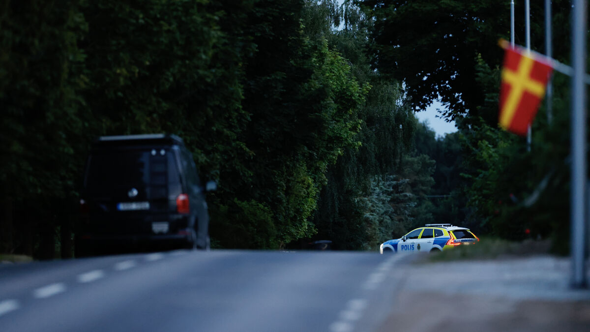Police investigate suspected murder after two found dead in villa in Eslöv municipality