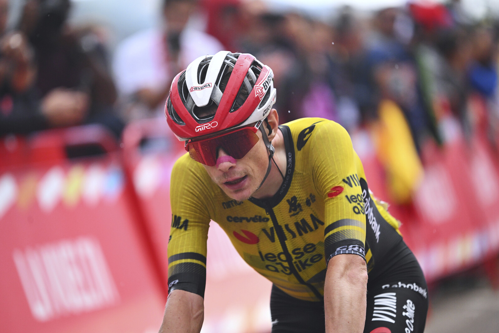 Vingegaard Nears Victory in Tour of Spain Amid Protests and Arrests
